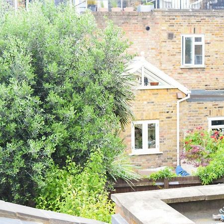 3 Bedroom Family House With A Superb Kitchen And Garden London Exterior photo