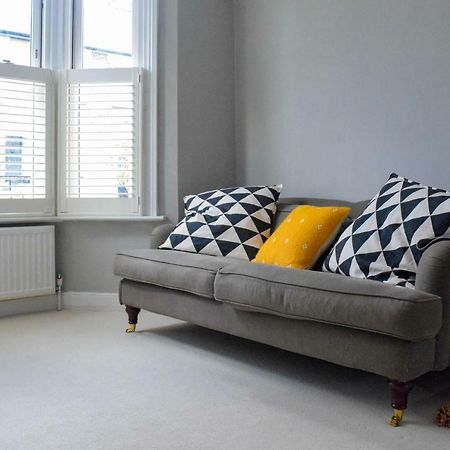 3 Bedroom Family House With A Superb Kitchen And Garden London Exterior photo