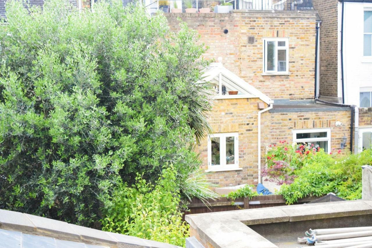 3 Bedroom Family House With A Superb Kitchen And Garden London Exterior photo