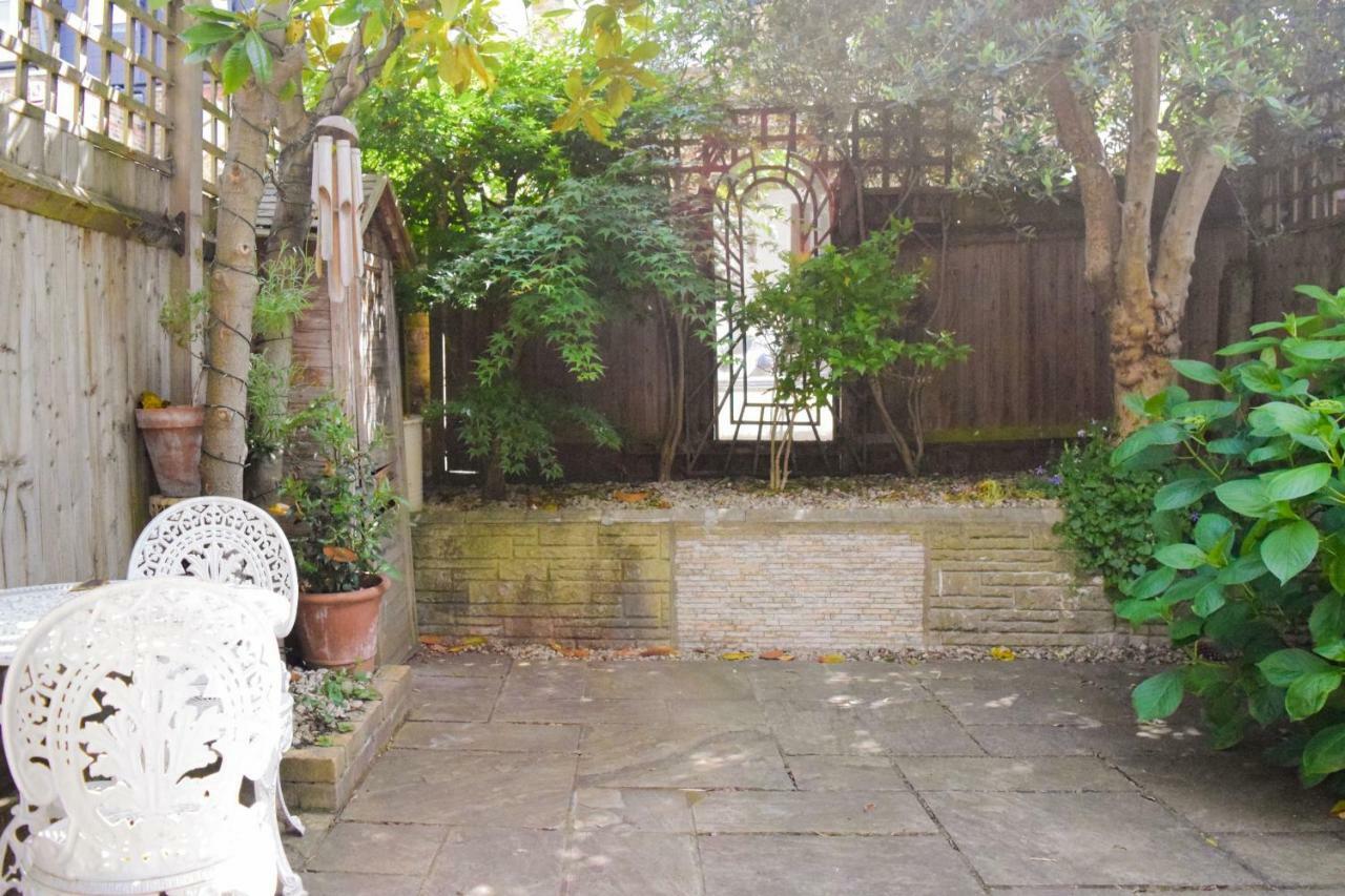 3 Bedroom Family House With A Superb Kitchen And Garden London Exterior photo