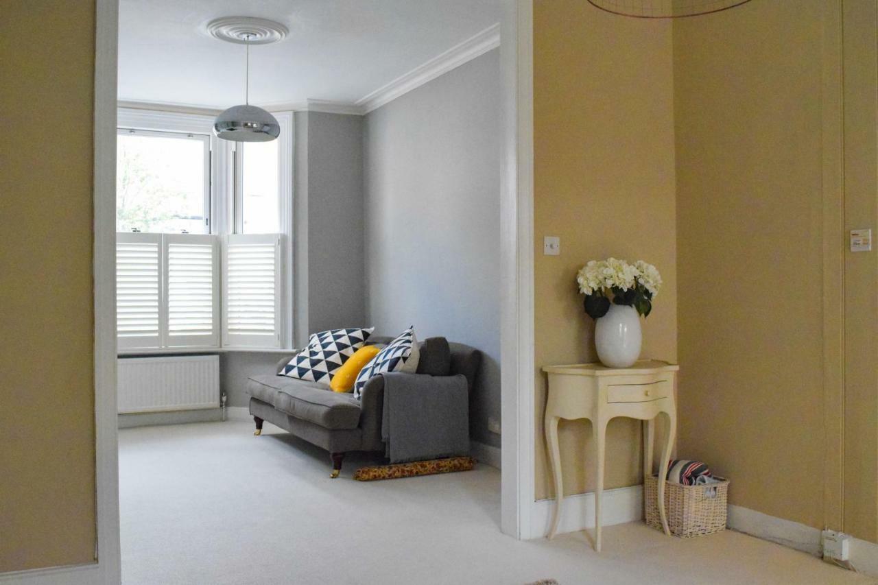 3 Bedroom Family House With A Superb Kitchen And Garden London Exterior photo
