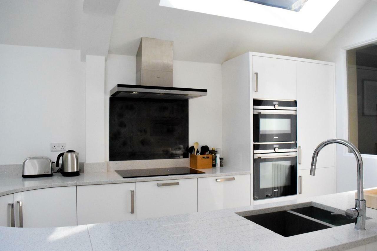 3 Bedroom Family House With A Superb Kitchen And Garden London Exterior photo