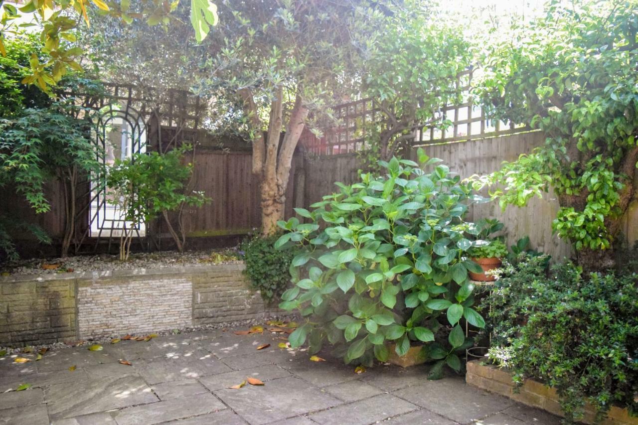 3 Bedroom Family House With A Superb Kitchen And Garden London Exterior photo